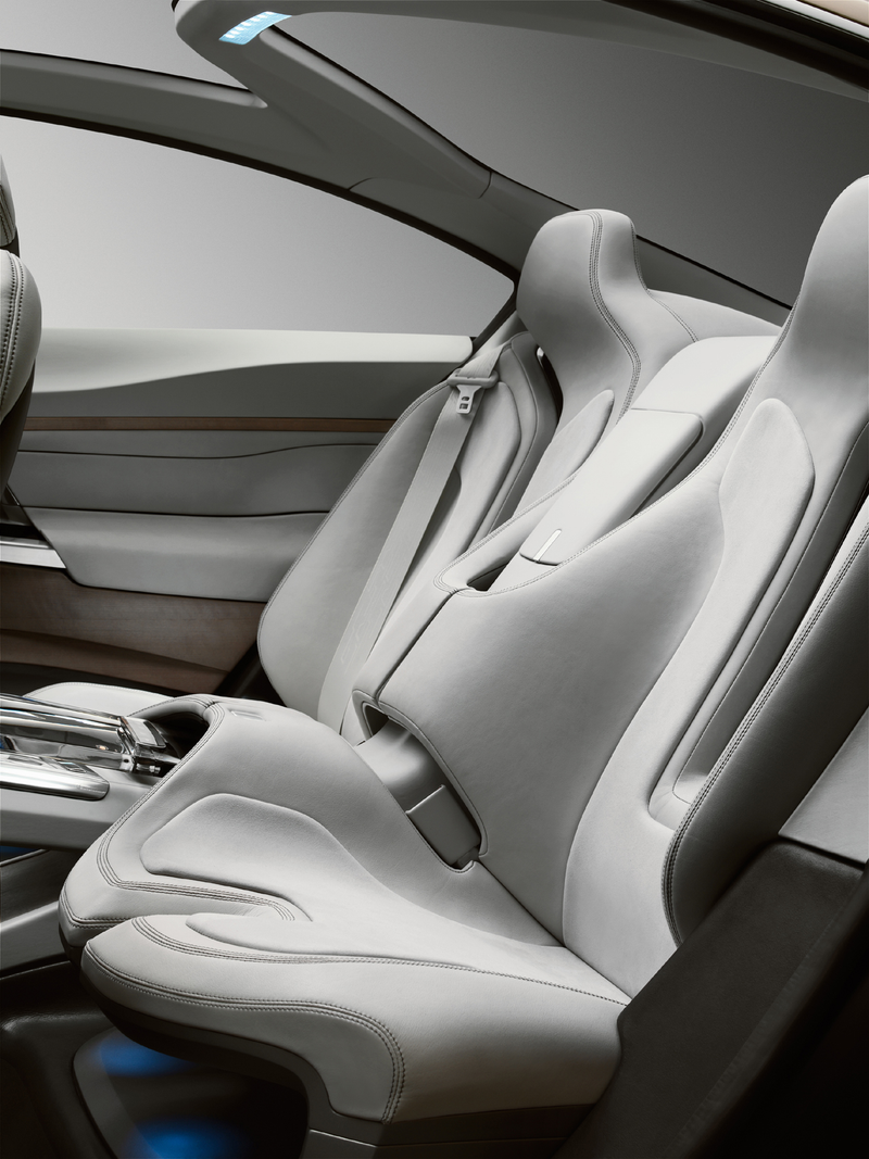 Illustration for article titled Crafting The Authentic Swedish Crystal Console Of The Volvo S60 Concept